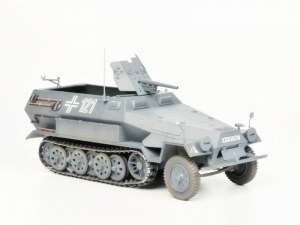 Сборная модель ZVEZDA Немецкий бронетранспортер Sd.Kfz.251/10 AUSF B с 37-мм орудием «Ханомаг», 1/35